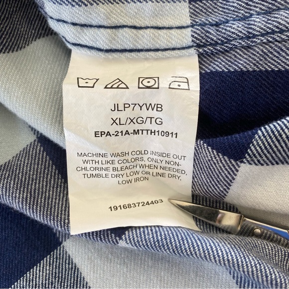 Wrangler | Navy Buffalo Plaid Flannel Button Down - Picture 8 of 8